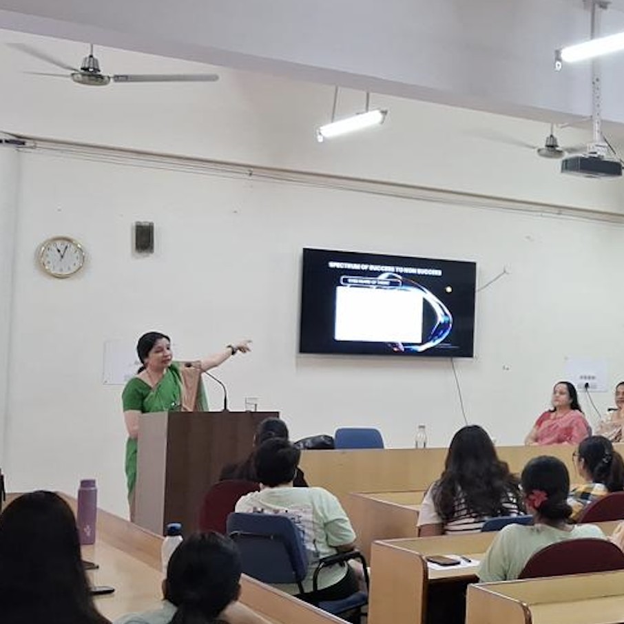 Dr. Charu N Thakur addressing students at MCM DAV College, Chandigarh